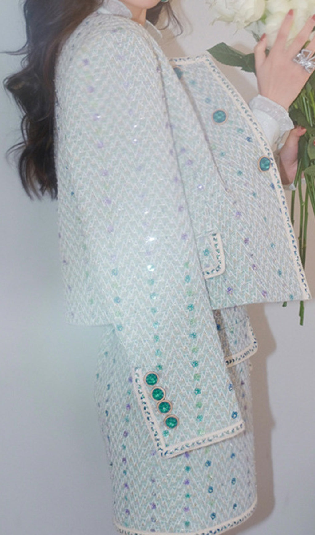 FLORALE TWEED-KNÖPFE-JACKE + MINIROCK