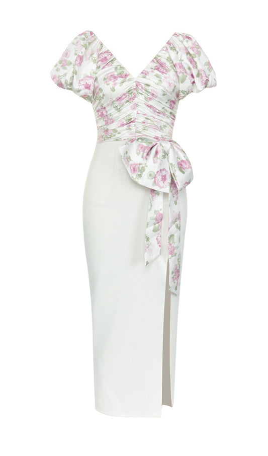 ROBE IMPRIMÉE À COL V, MANCHES BOUFFANTES ET NŒUD FRONCÉ